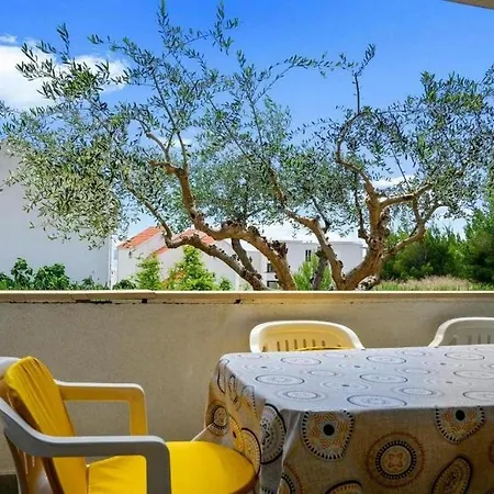 דירה With Parking Space Bol, Brac - 20004 *