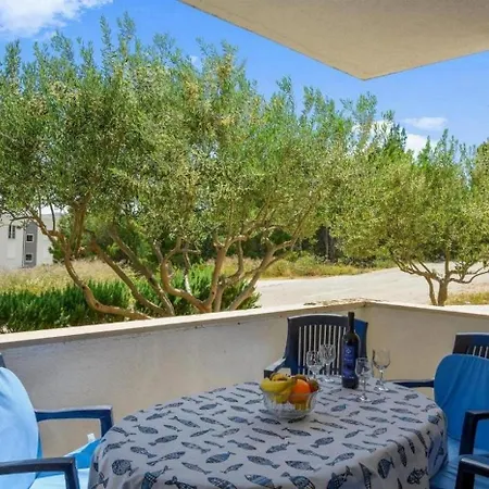 With Parking Space Bol, Brac - 20004 דירה